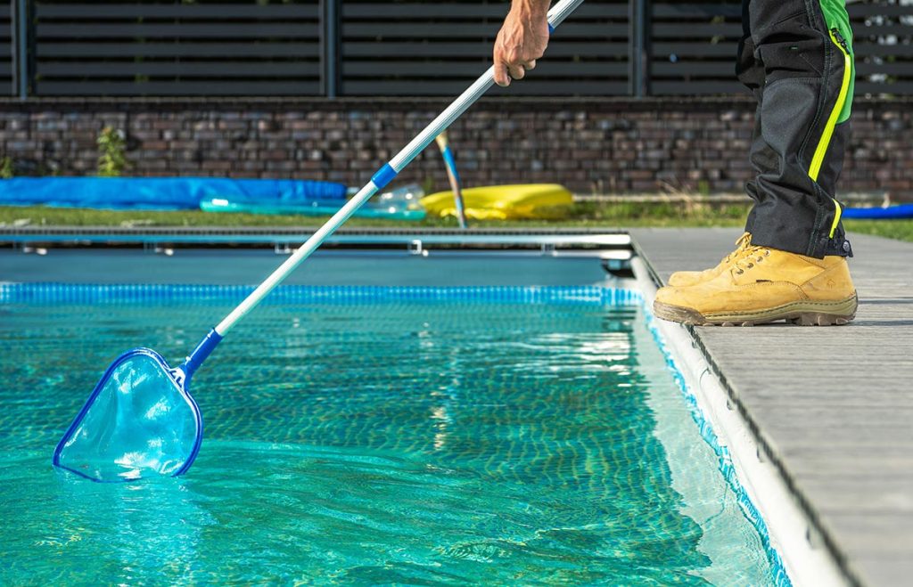 Limpiar piscina después de una tormenta