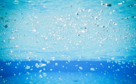 espuma en la piscina